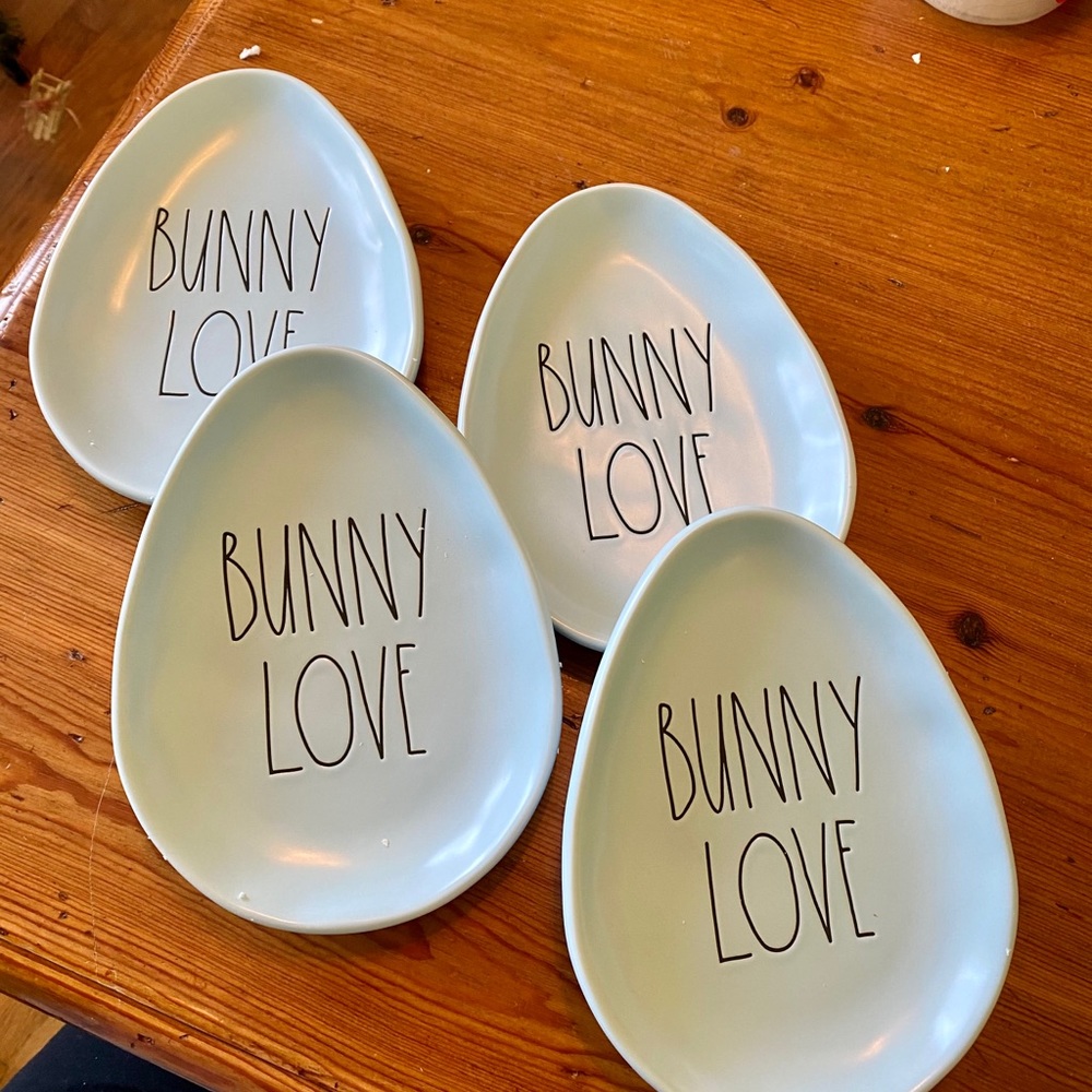 Set of 4 Rae Dunn Bunny Love plates